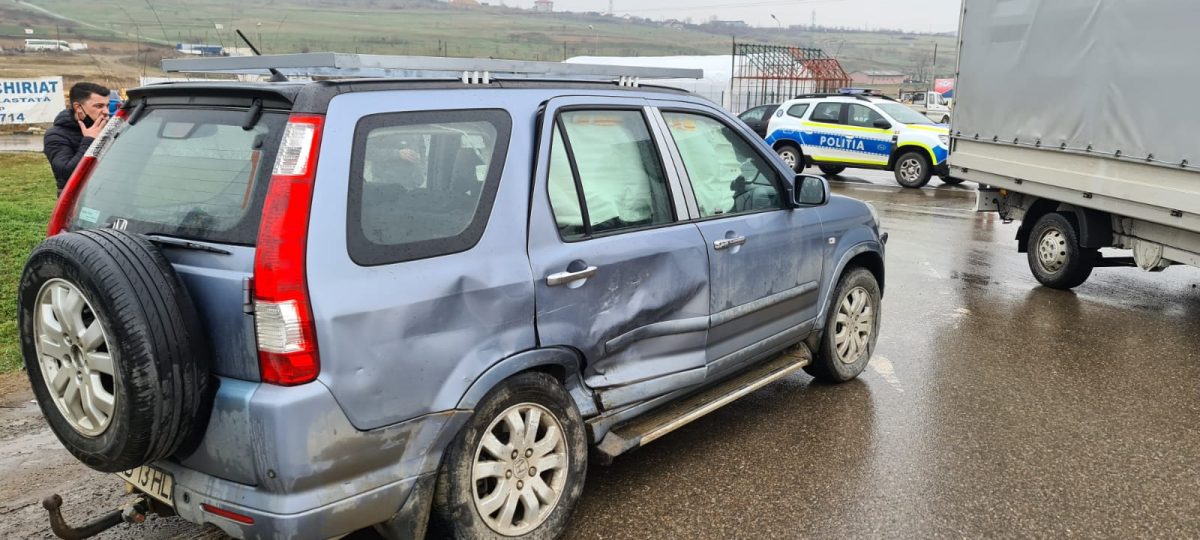 Accident rutier în zona Dedeman din Iași! O persoană a fost rănită – EXCLUSIV, FOTO