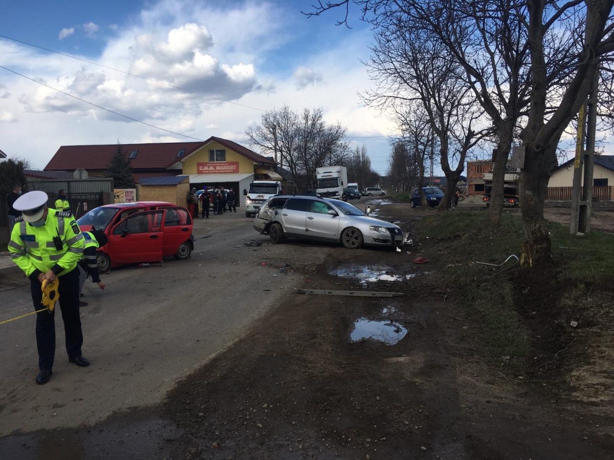 Accident rutier în comuna Miroslava. Coliziune puternică între două autoturisme. Cinci persoane au fost rănite – EXCLUSIV, FOTO