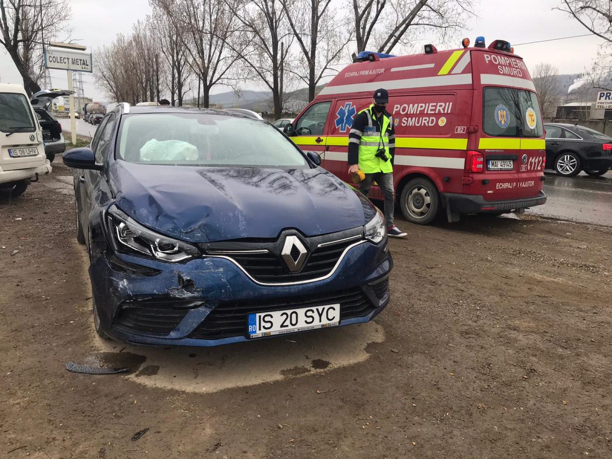 Accident rutier în localitatea ieşeană Tomeşti. Trei autoturisme au intrat în coliziune – EXCLUSIV, FOTO, UPDATE