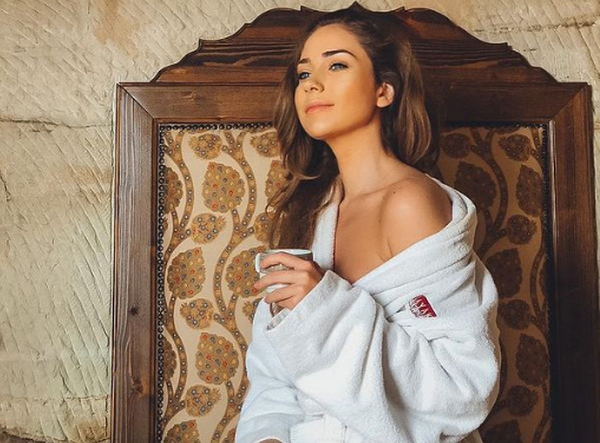 Andreea Gherasim vârstă, înălțime și data nașterii. Detalii mai puțin cunoscute din biografia tinerei prezentatoare
