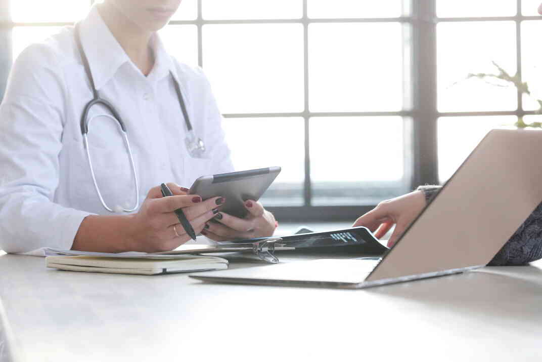 Activitatea unui spital din România a fost sistată după ce un angajat a virusat calculatoarele după ce s-a uitat la filme pentru adulți