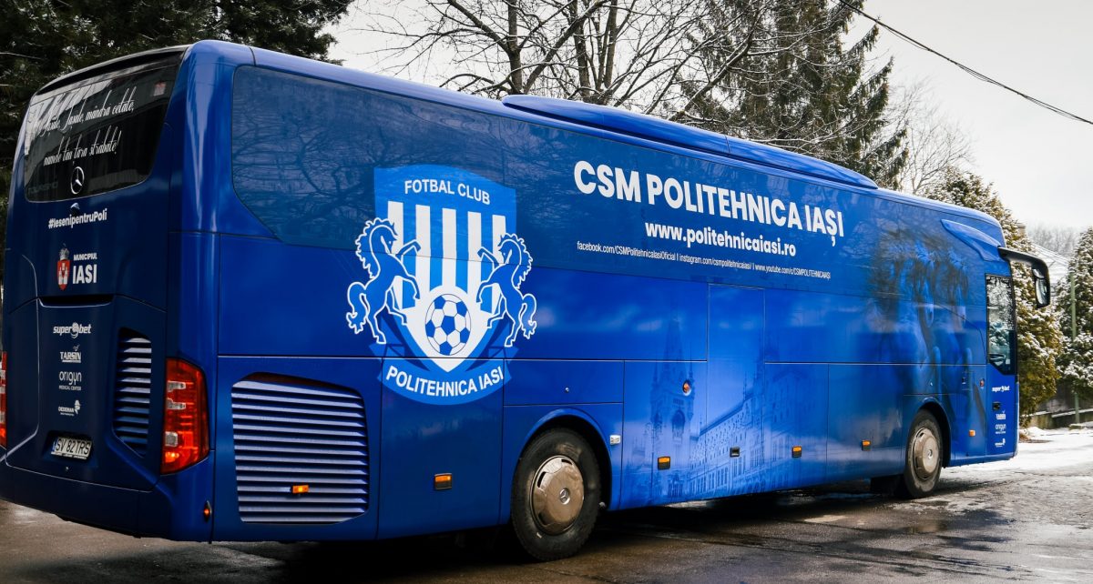 Autocarul Politehnicii Iaşi a fost atacat de mai mulţi indivizi – EXCLUSIV