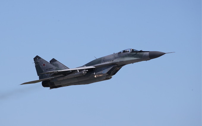 Un avion militar de tip MIG 21 s-a prăbuşit în apropiere de Reghin. Pilotul s-a catapultat înainte de impact