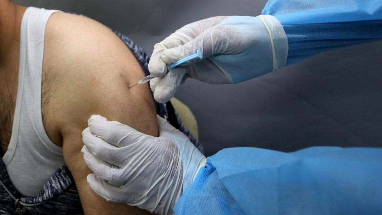 Reacții ciudate după vaccinarea anti-COVID! Trei bărbați din județul Olt au leșinat