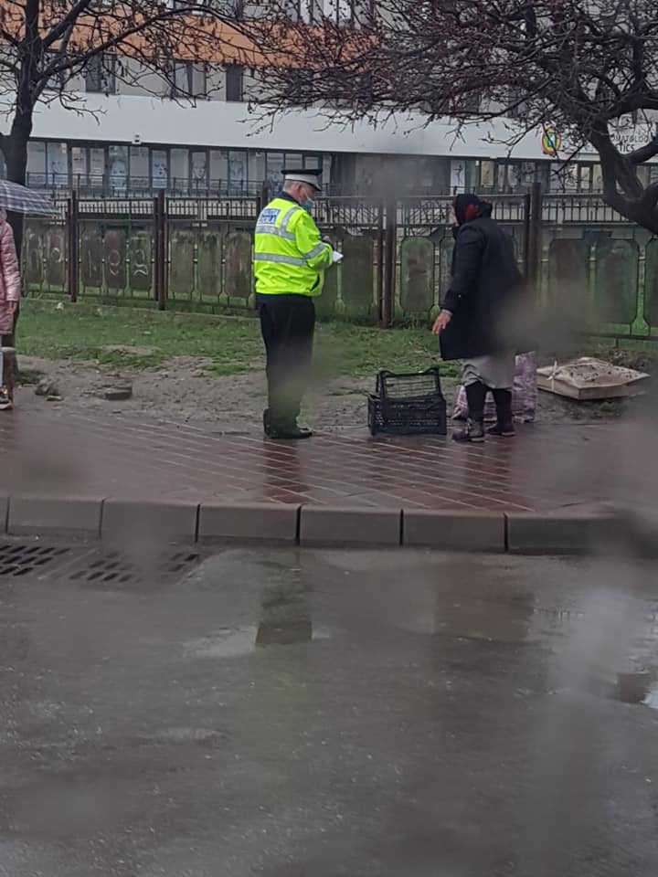 Bătrână din Iași, amendată de un poliţist local – FOTO
