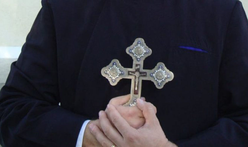 Ce înseamnă când visezi preot în casa ta. Interpretarea visului