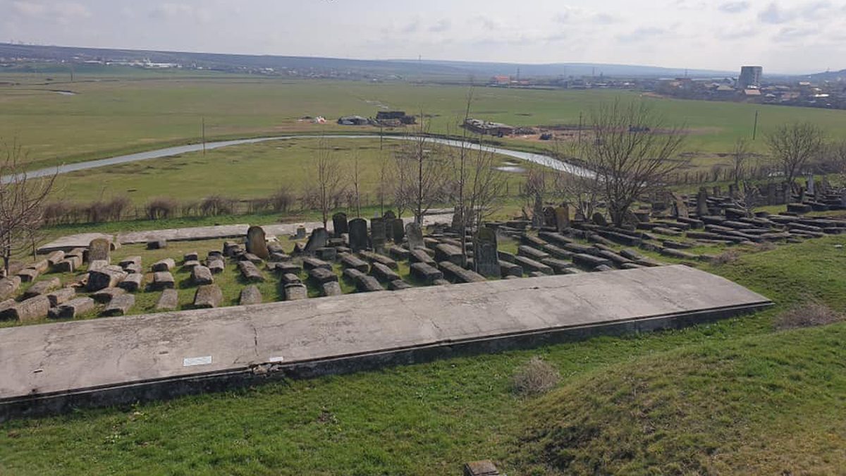 Un nou proiect în județul Iași. Cimitirul Evreiesc din Podu Iloaiei poate deveni monument istoric