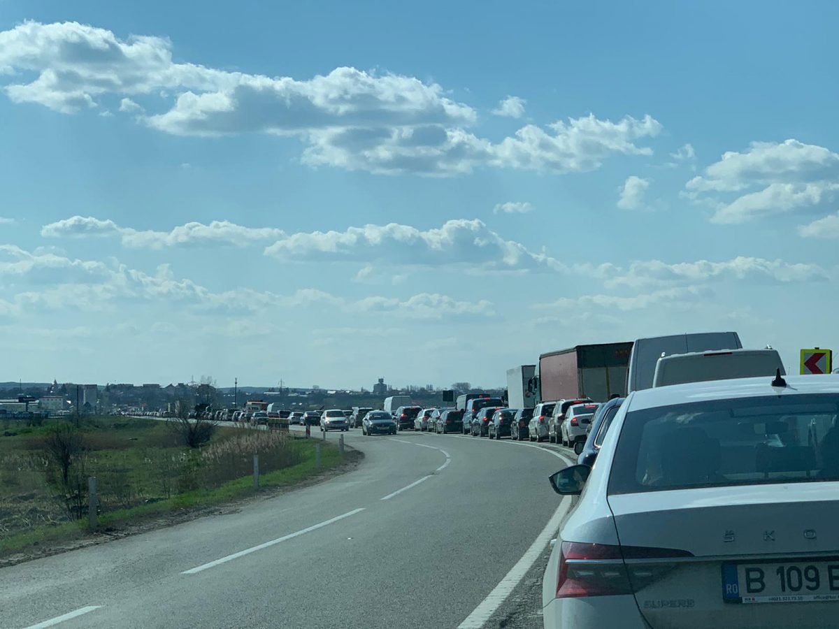 Coadă de kilometri de la ieşirea din Iaşi către intrarea în Podu Iloaiei – FOTO