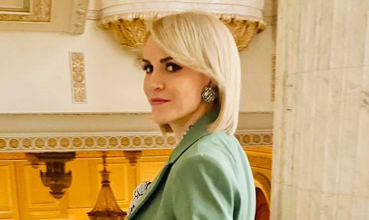 Gabriela Firea, după difuzarea imaginilor care o surprind pe Clotilde Armand în sala de sortare a voturilor: „Nu se poate întoarce din concediu pe postul de primar”