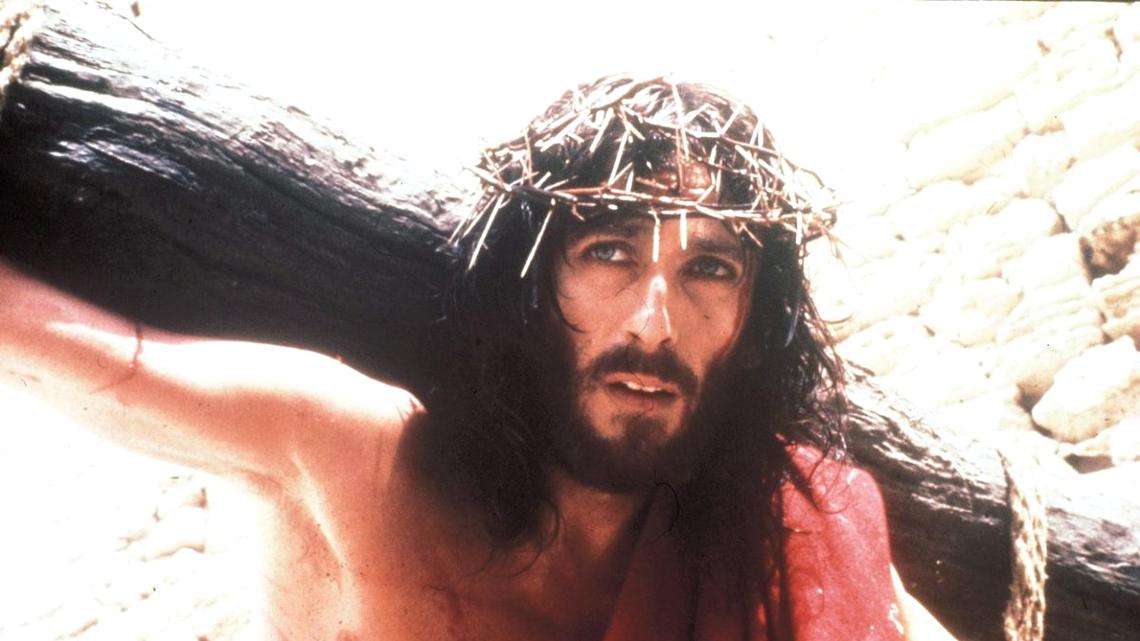 Cum arată în prezent actorul care îi interpretează Iisus în „Iisus din Nazaret”