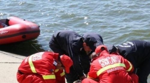 Un echipaj SMURD a readus la viața o fetiță de 2 ani, la două ore după ce o scoseseră din apa înghețată!
