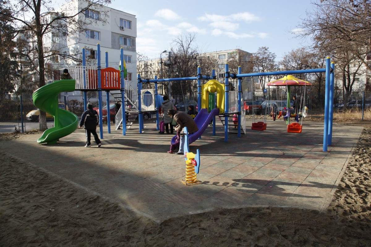 Primăria Iași reabilitează locurile de joacă cu 100.000 de euro! Trei firme vor să se ocupe de lucrări