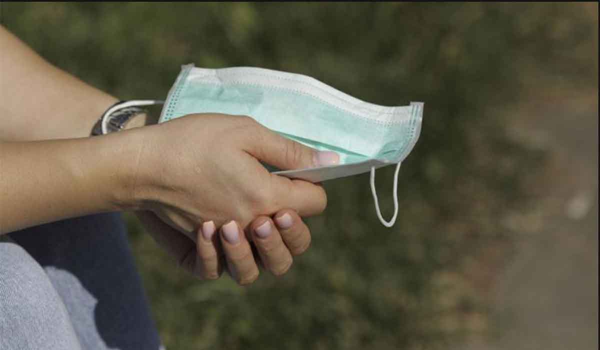 Persoanele care s-au vaccinat anti-Covid-19 ar putea renunța la masca de protecție – SURSE