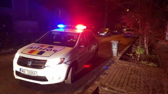 Găsit beat la volan după ce a fost oprit de polițiști pentru că circula noaptea fără lumini, în centrul Rădăuților