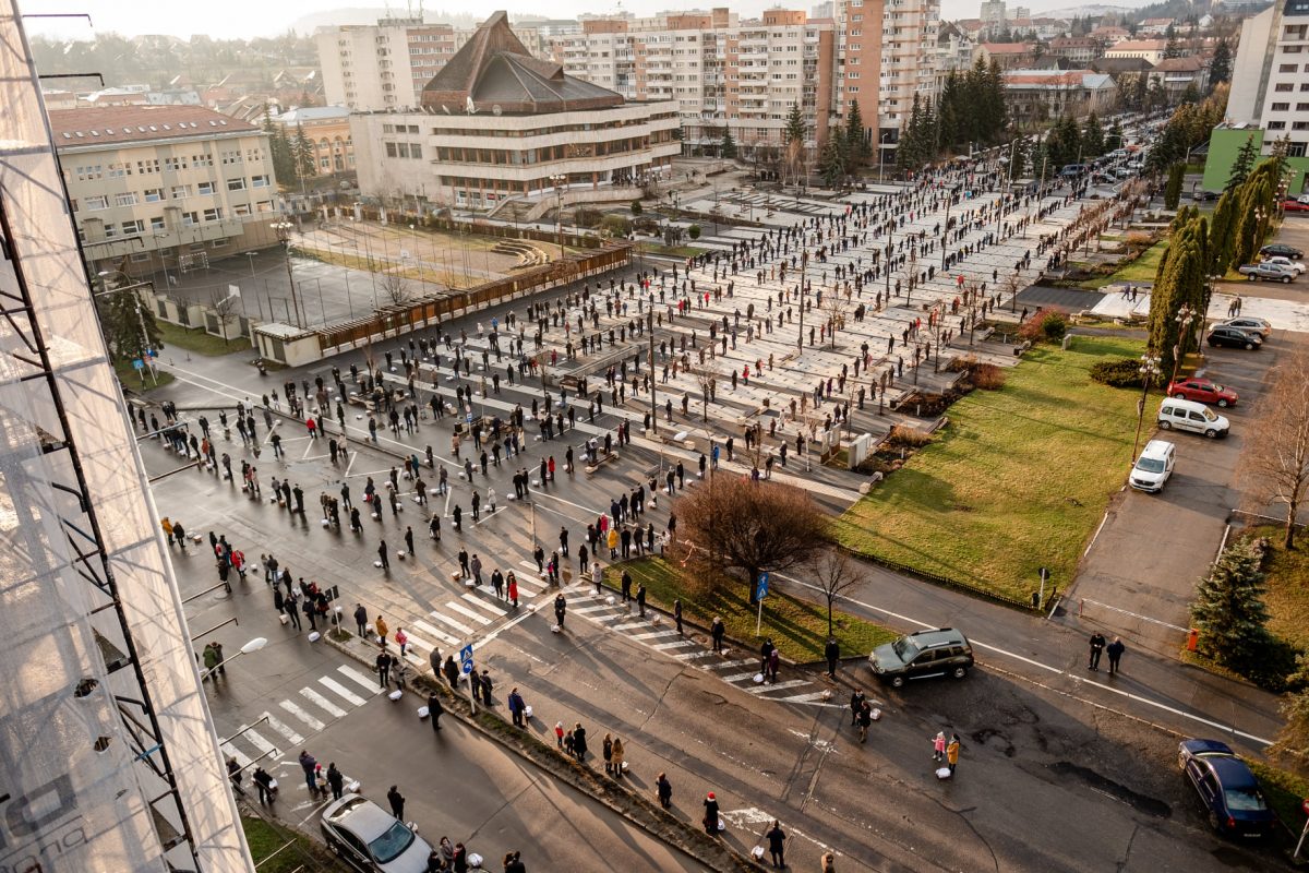 Imagini impresionante la Miercurea Ciuc. Iată cum s-a desfășurat sfinţirea bucatelor de Paştele Catolic – FOTO