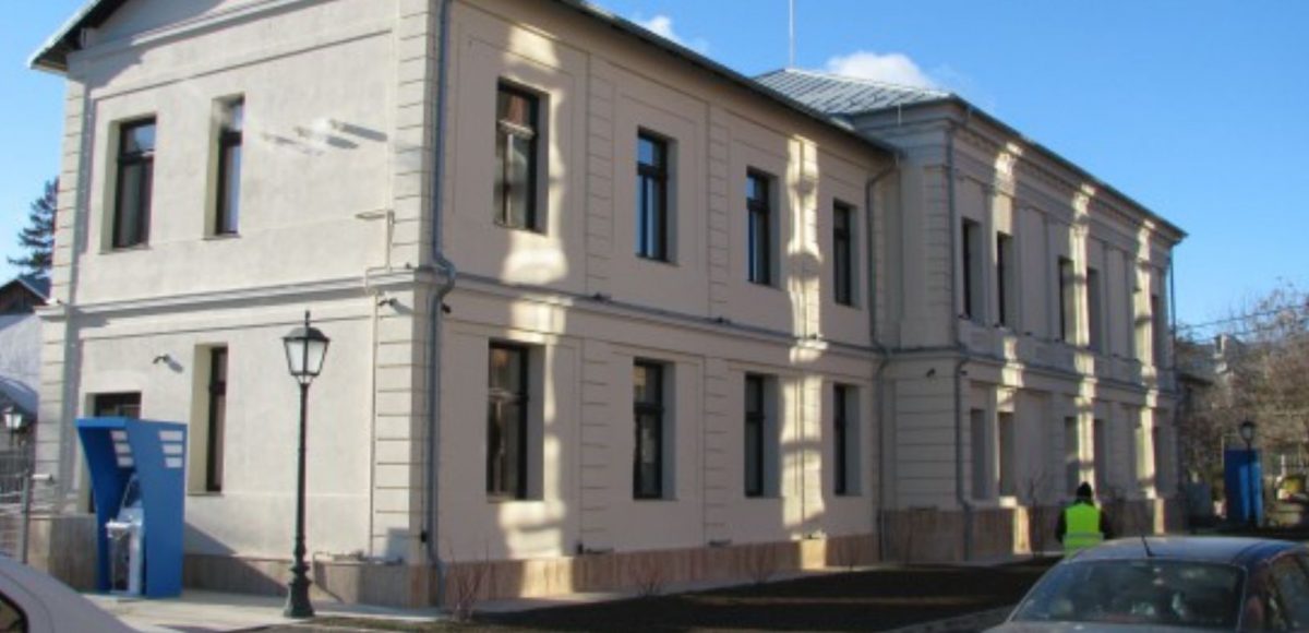 Expoziția Carte rară-tipărituri, însemnări, traduceri, organizată de Muzeul Municipal „Regina Maria” din Iași, în perioada 8 aprilie – 30 mai