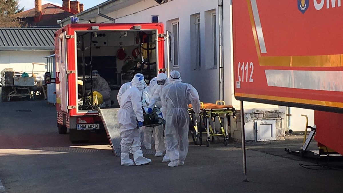 Au ajuns primii pacienți la unitatea ATI mobilă din Iași. 8 persoane infectate cu noul coronavirus vor fi internate – FOTO, VIDEO