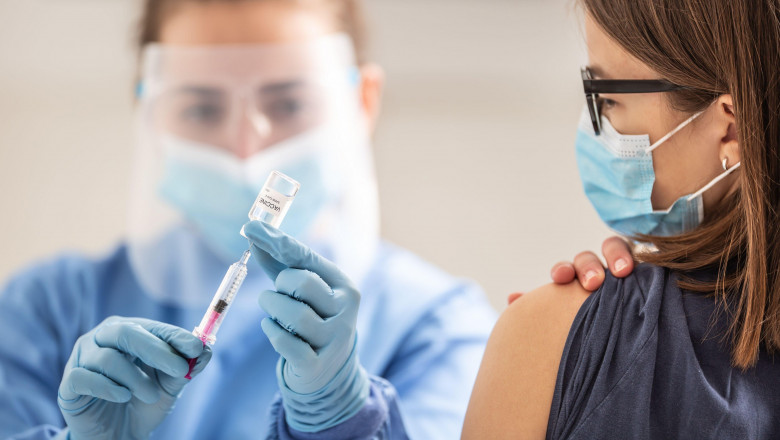 Câte persoane s-au vaccinat anti-COVID în ultimele 24 de ore. Ce reacții adverse s-au constatat
