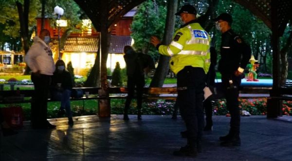 Polițiștii au oprit o petrecere cu 64 de persoane, într-un club privat din Bucureşti