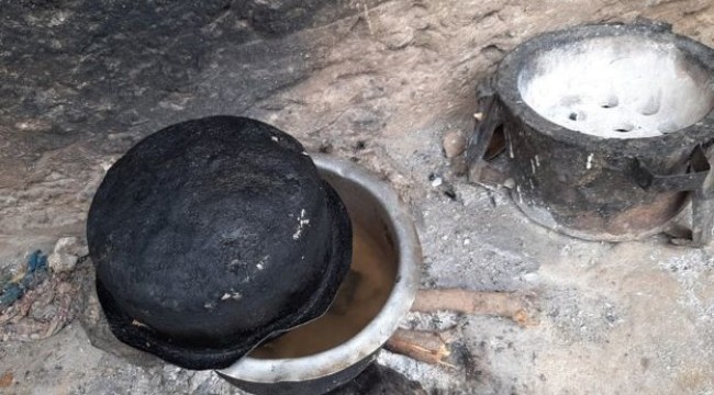 Povestea văduvei care a pus la fiert pietre pentru cei 8 copii, pentru a-i amăgi până adormeau. Surpriza de care a avut parte