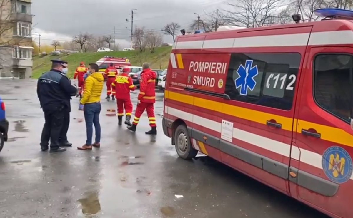 Zeci de oameni evacuați, după ce o femeie a anunțat că aruncă blocul în aer – VIDEO