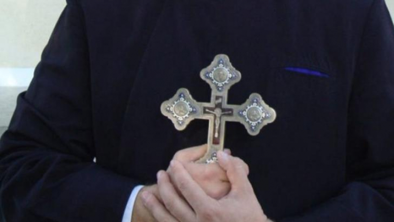 Băiatul exploatat sexual de părintele Marin de la Videle primea, în schimb, mâncare și haine