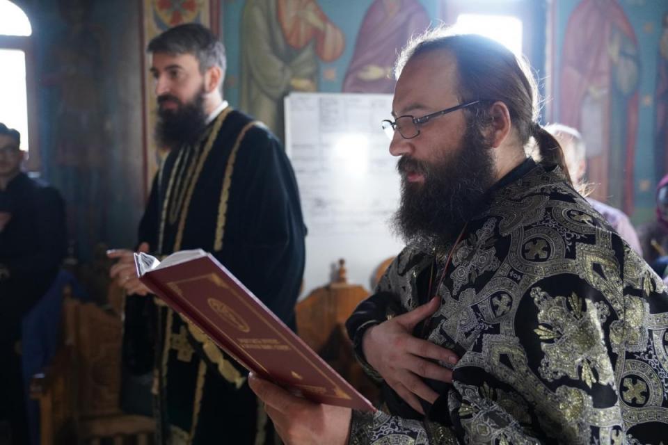 Părintele Damaschin din Iași a primit cea mai mare distincție a Bisericii Ortodoxe Române! Înaltpreasfințitul Părinte Teofan i-a oferit ” Crucea Patriarhală”