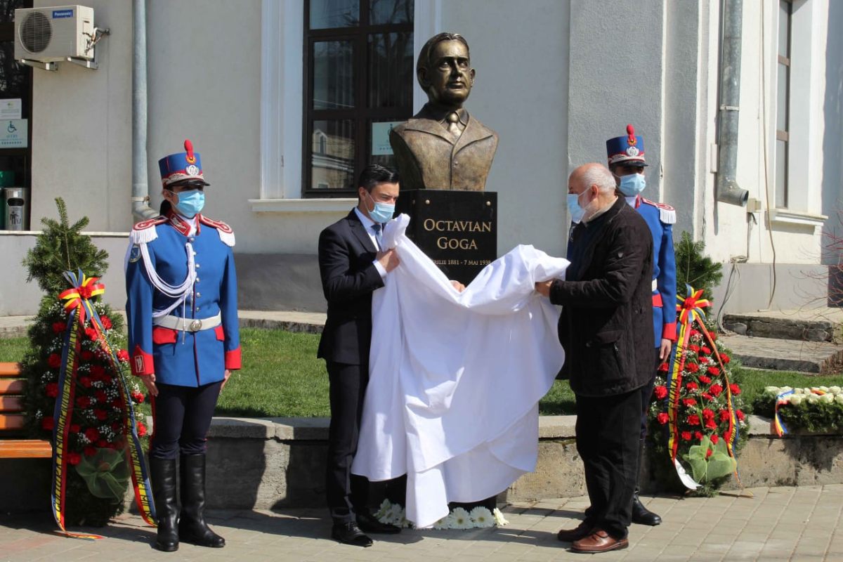 Reacție emoționantă a strănepotului lui Octavian Goga, după dezvelirea bustului acestuia la Iași! Inițiativa este a Ateneului Național – GALERIE FOTO