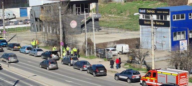 Ieșenii mărșăluiesc motorizat pentru autostrăzi în Moldova | FOTO & VIDEO