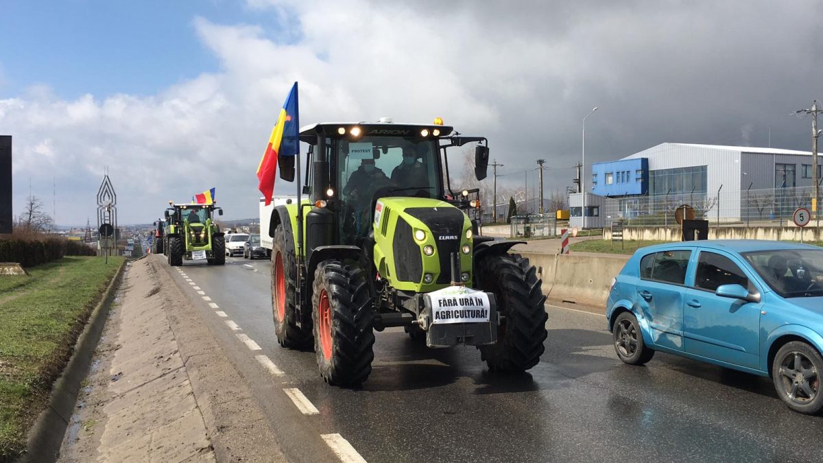Fermierii din Iași au scos utilajele în stradă! Agricultorii protestează pentru că nu au primit despăgubirile de secetă. Traseul complet al manifestației – GALERIE FOTO