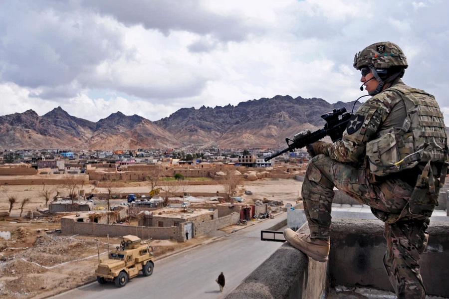 Aliaţii grupării NATO vor înceta temporar misiunile din Afganistan