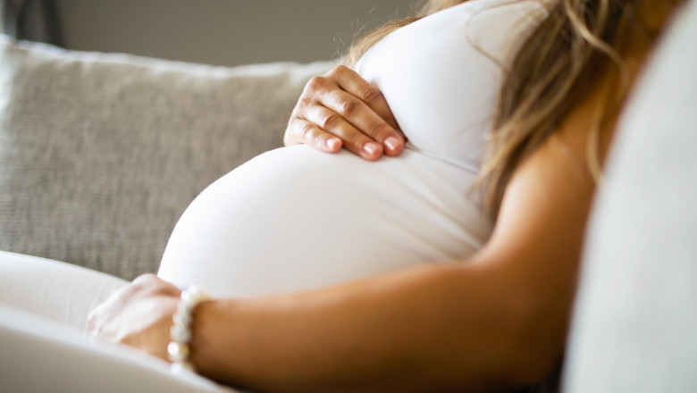O tânără mămică a născut de două ori într-un an: Am cearcăne imense, dar sunt fericită”