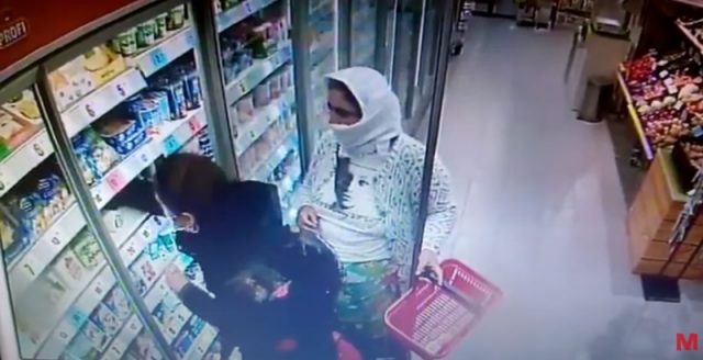 Ţigănci săltate din trafic, după ce au furat produse de 500 de euro dintr-un magazin. Judecătorii le-au lăsat în libertate – VIDEO