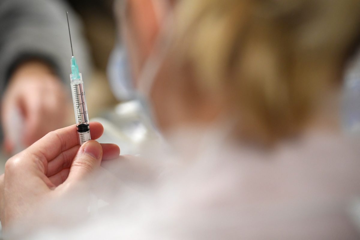 Ce trebuie sa faci inainte de vaccinare ca sa cresti cu pana la 40% eficienta serului