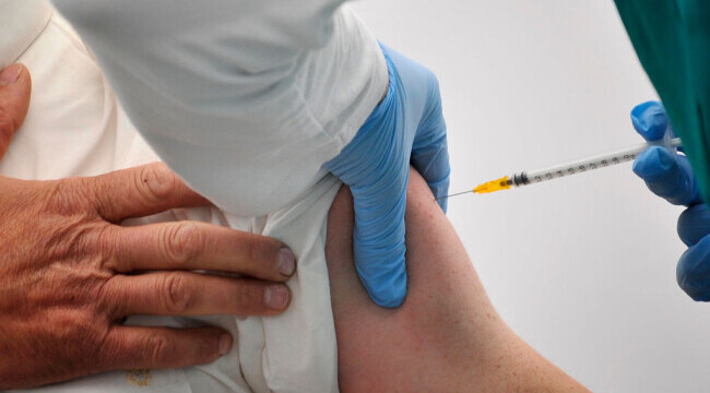 Orașul din România în care s-au vaccinat aproape 30% dintre localnici. Începe să redeschidă economia