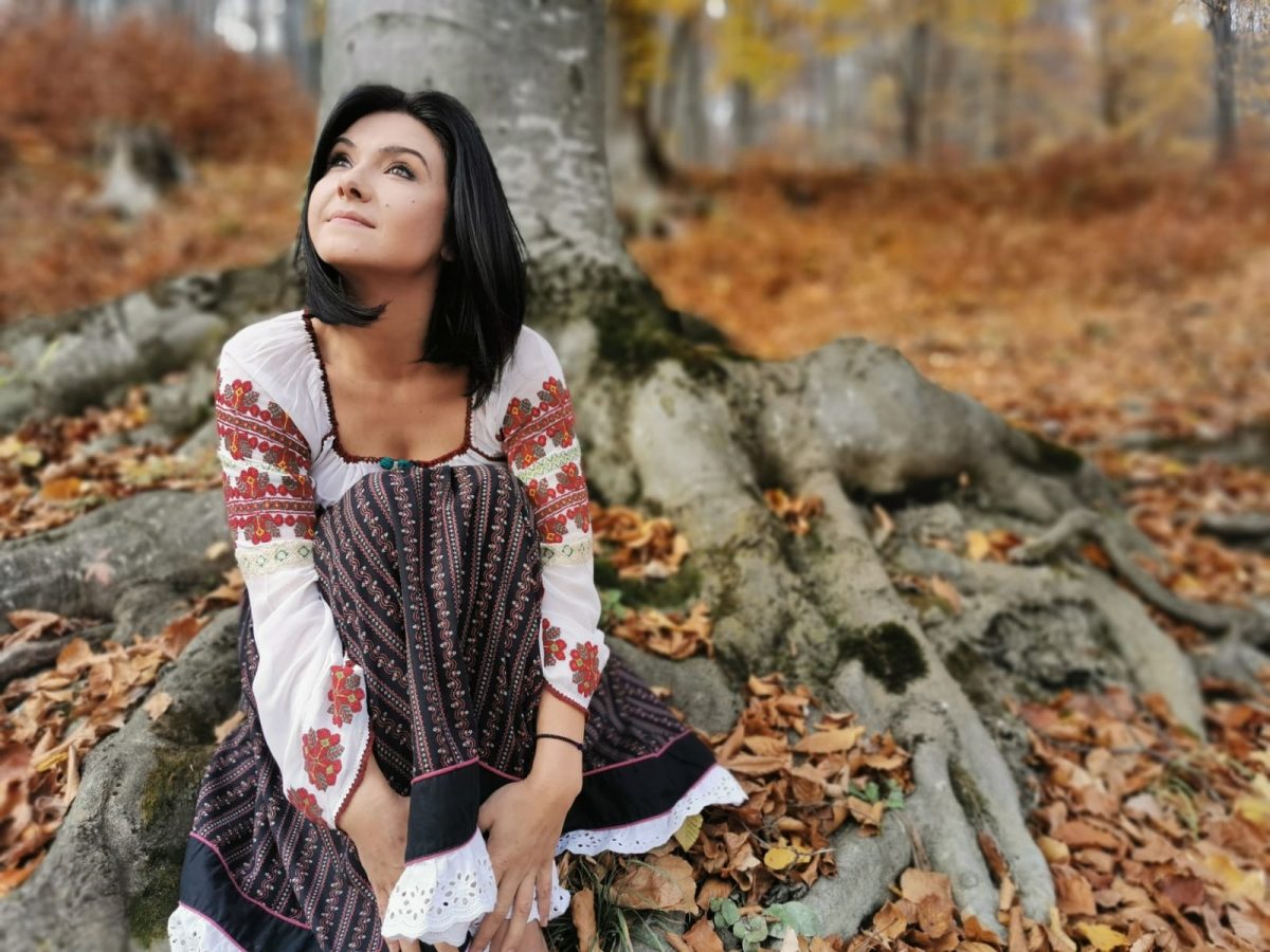 Vasilica Tătaru, cea mai sexy cântăreață de muzică populară: Se iubește cu directorul de la Etno TV
