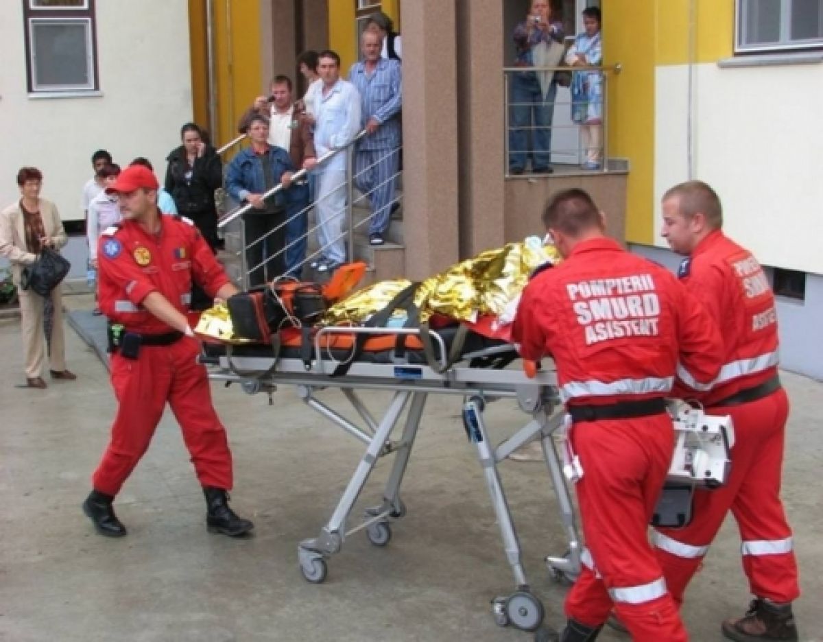 O femeie din Botoșani care s-a enervat pe soţ, a turnat benzină pe el şi i-a dat foc