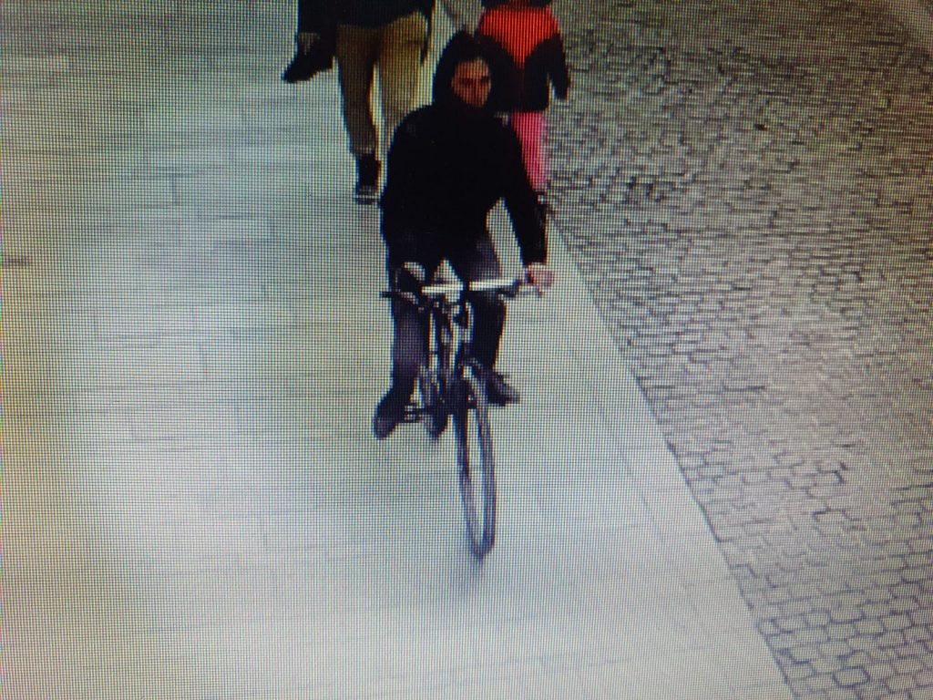 Politistii din Sibiu cer sprijin pentru gasirea unui barbat care a lovit cu bicicleta o fetita de 2 ani si a fugit