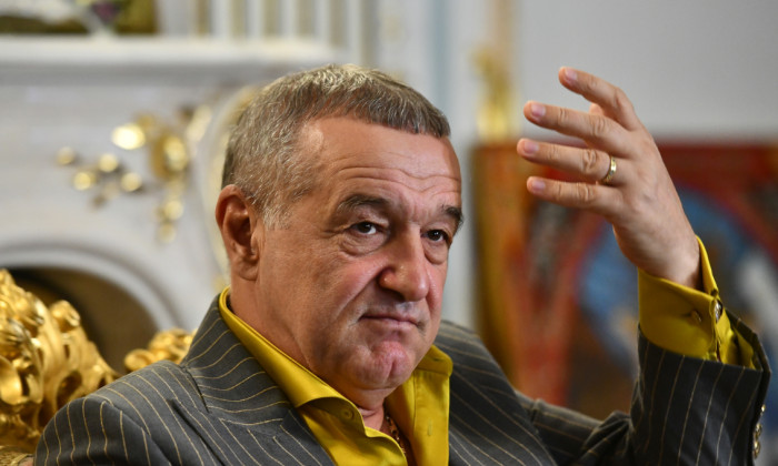 Gigi Becali nu vrea să se vaccineze, nici ameninţările că poate muri nu-l conving