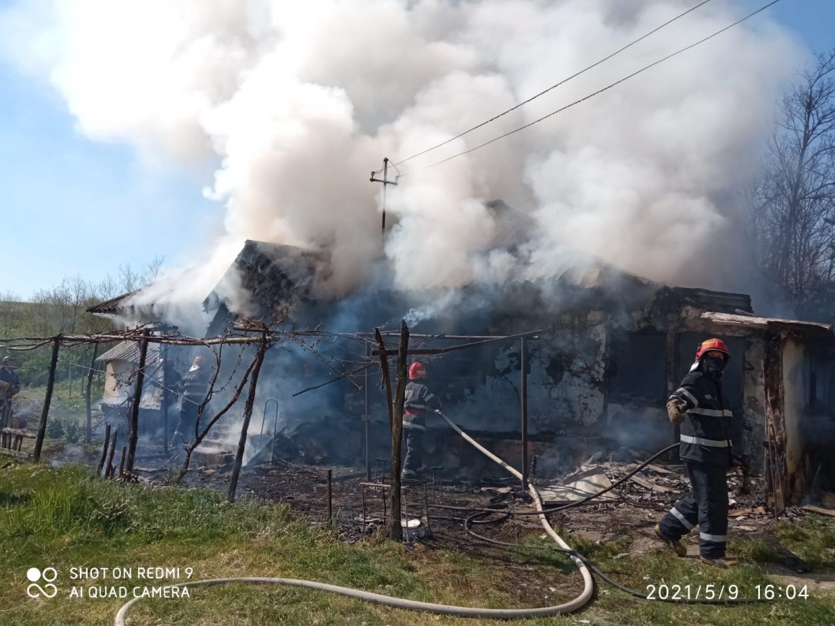 Incendiu în localitatea ieșeană Erbiceni. O locuință a fost acaparată de flăcări – Exclusiv, Galerie Foto
