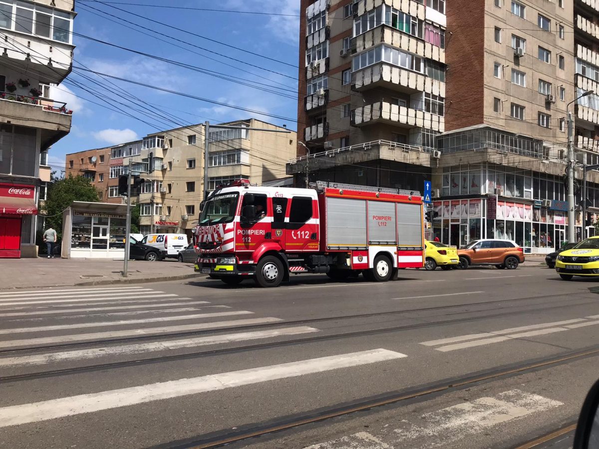 Incendiu pe strada Canta din municipiul Iași! La fața locului intervin de urgentă pompierii – EXCLUSIV