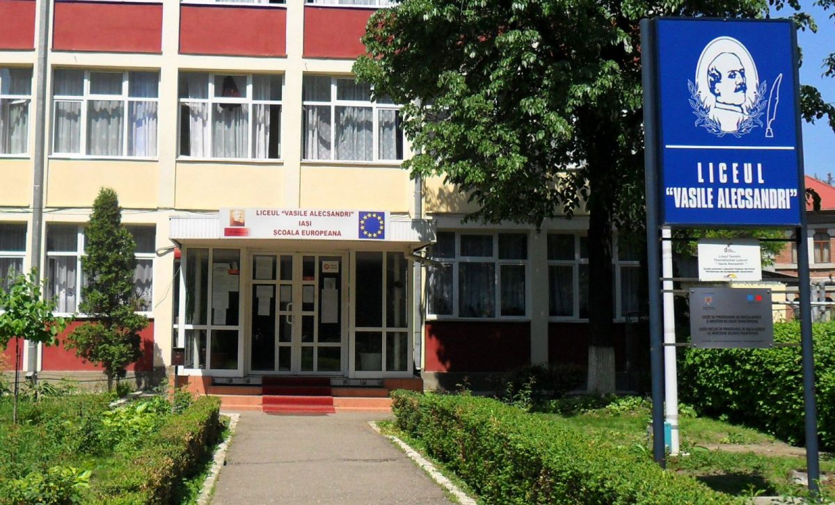 Elevii alecsandriști sărbătoresc Ziua Europei la școală, dar și în comunitate
