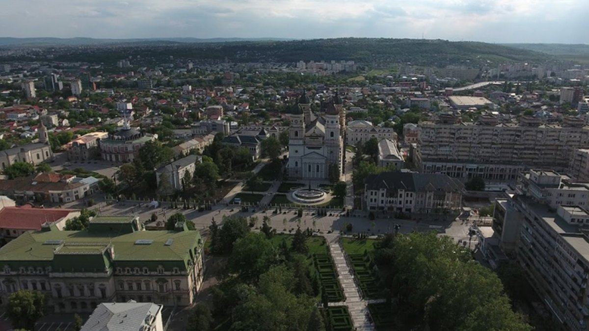 Un palat monumental, aflat în centrul orașului Iași, va fi schimbat total! Au fost semnate toate documentele care implică lucrări la hrube faimoase și spectaculoase – GALERIE FOTO EXCLUSIV