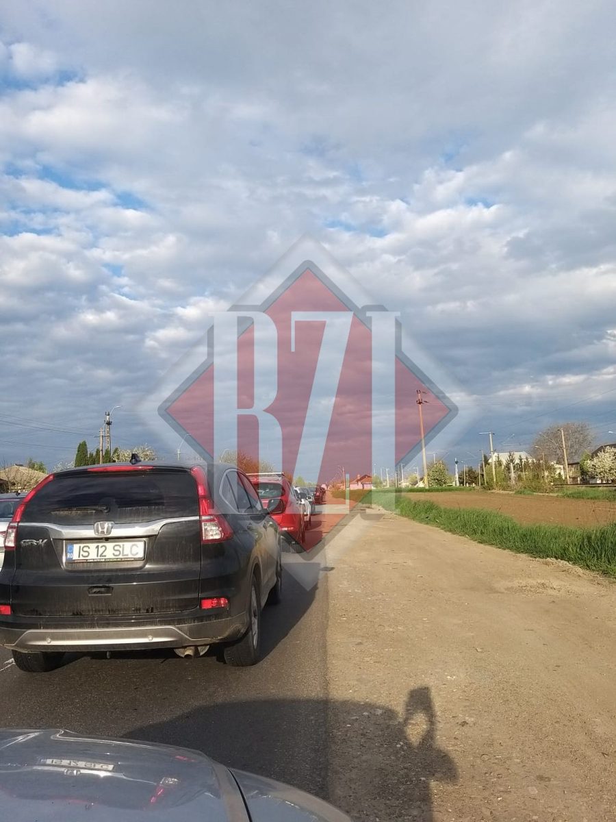 Ieșenii se întorc din minivacanța de Paște. Coadă de câţiva kilometri în Budăi – Galerie Foto