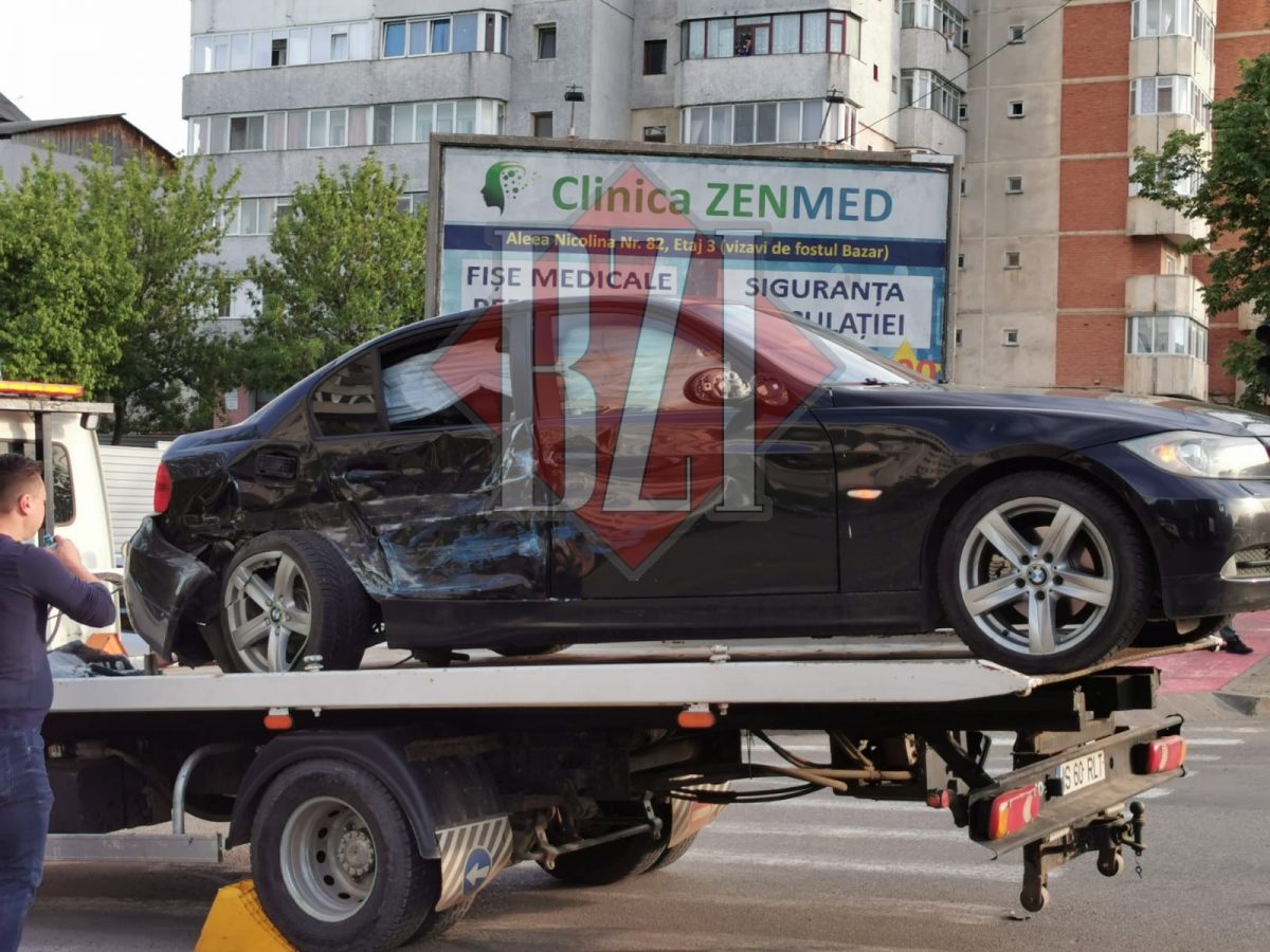 Accident rutier în cartierul C.U.G. din municipiul Iași! Un autoturism a fost lovit de un tramvai – EXCLUSIV/ FOTO