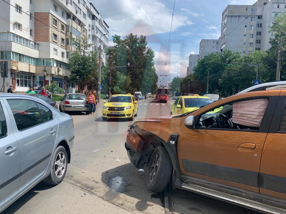 Accident rutier, în cartierul Alexandru cel Bun. Au fost implicate trei autoturisme – EXCLUSIV / LIVE VIDEO / GALERIE FOTO / UPDATE