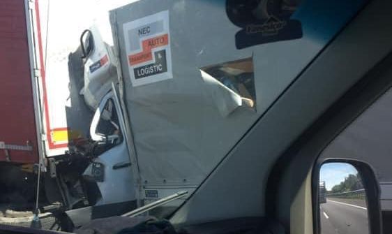 Un ieșean a provocat un accident grav în Italia! Un TIR a întrat în altul