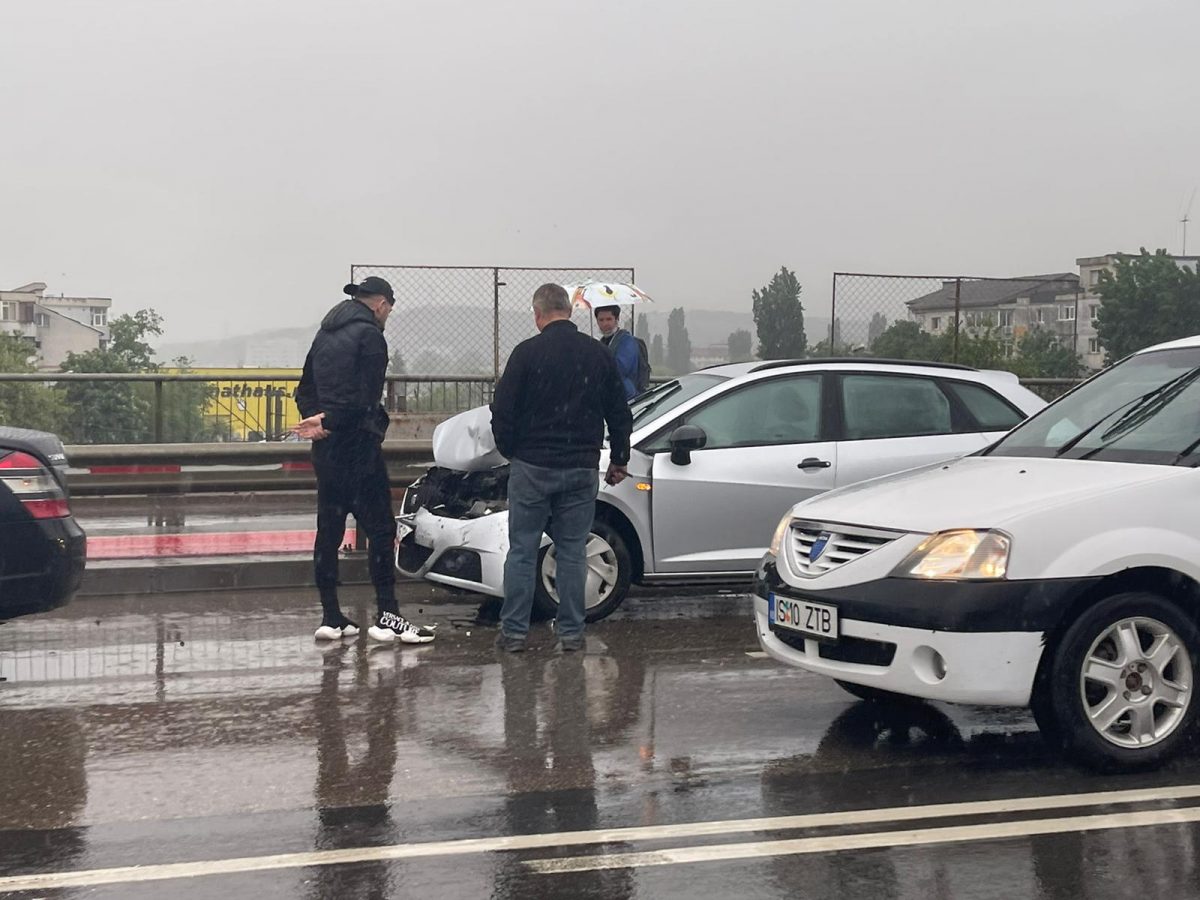 Accident rutier în Nicolina. Două autoturisme au fost implicate – EXCLUSIV, FOTO