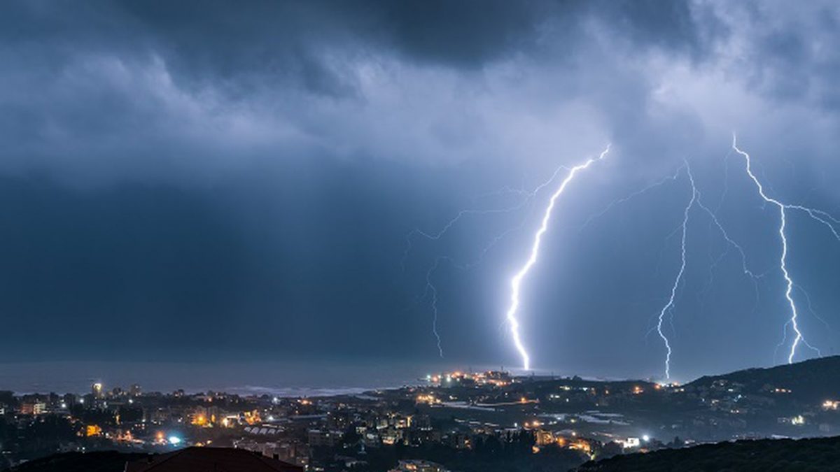 Anunț de ultimă oră de la meteorologi. Furtuni și vijelii, în noaptea de Înviere