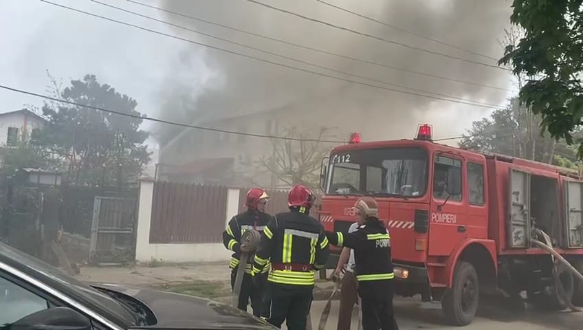 Incendiu în Eforie Sud! Un imobil a fost cuprins de flăcări – VIDEO